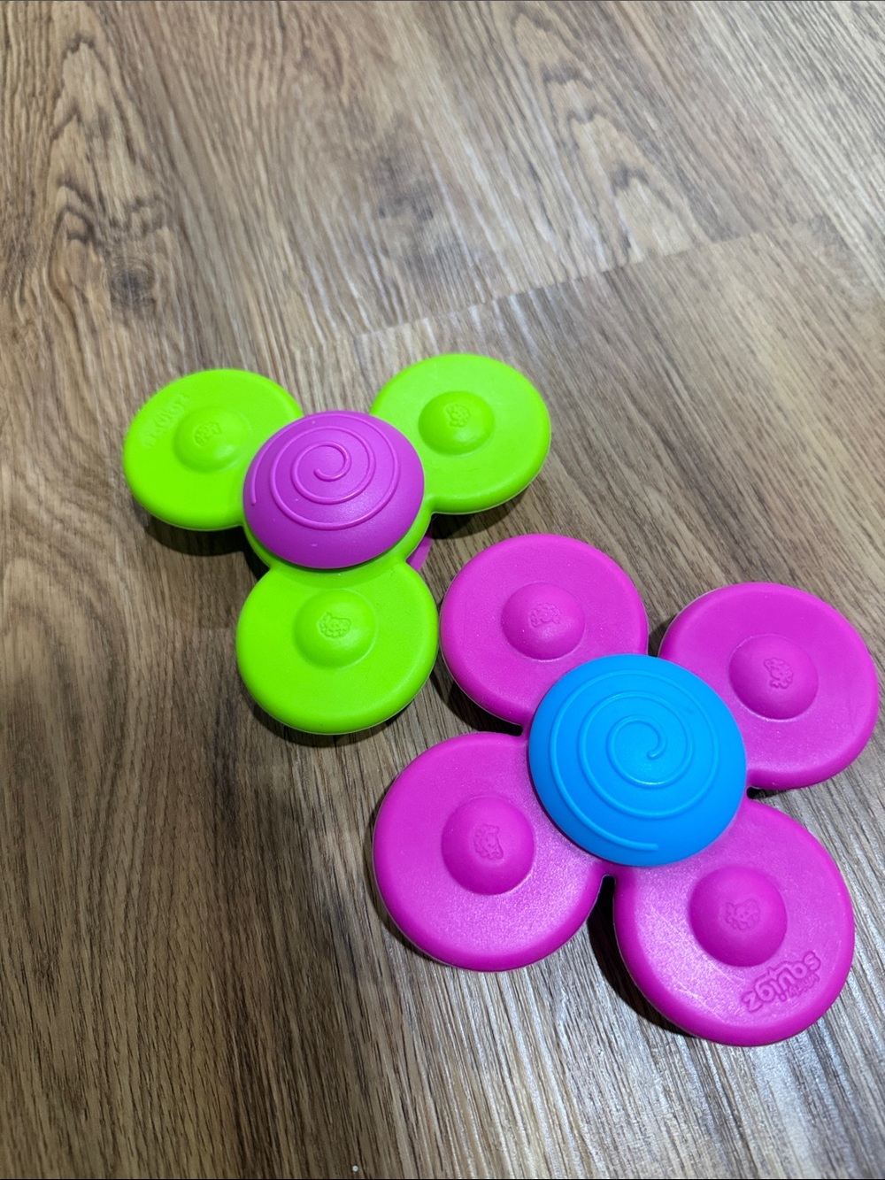 Squigs look Flower Spinner Toy - Pink, Green & Blue
